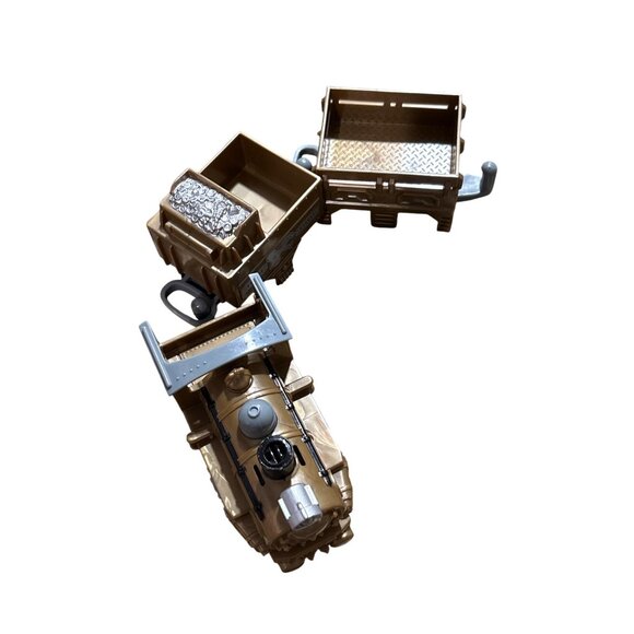 2006 Mattel GeoTrax Fisher-Price Gold Train Set With Cargo Cars - Picture 2 of 4